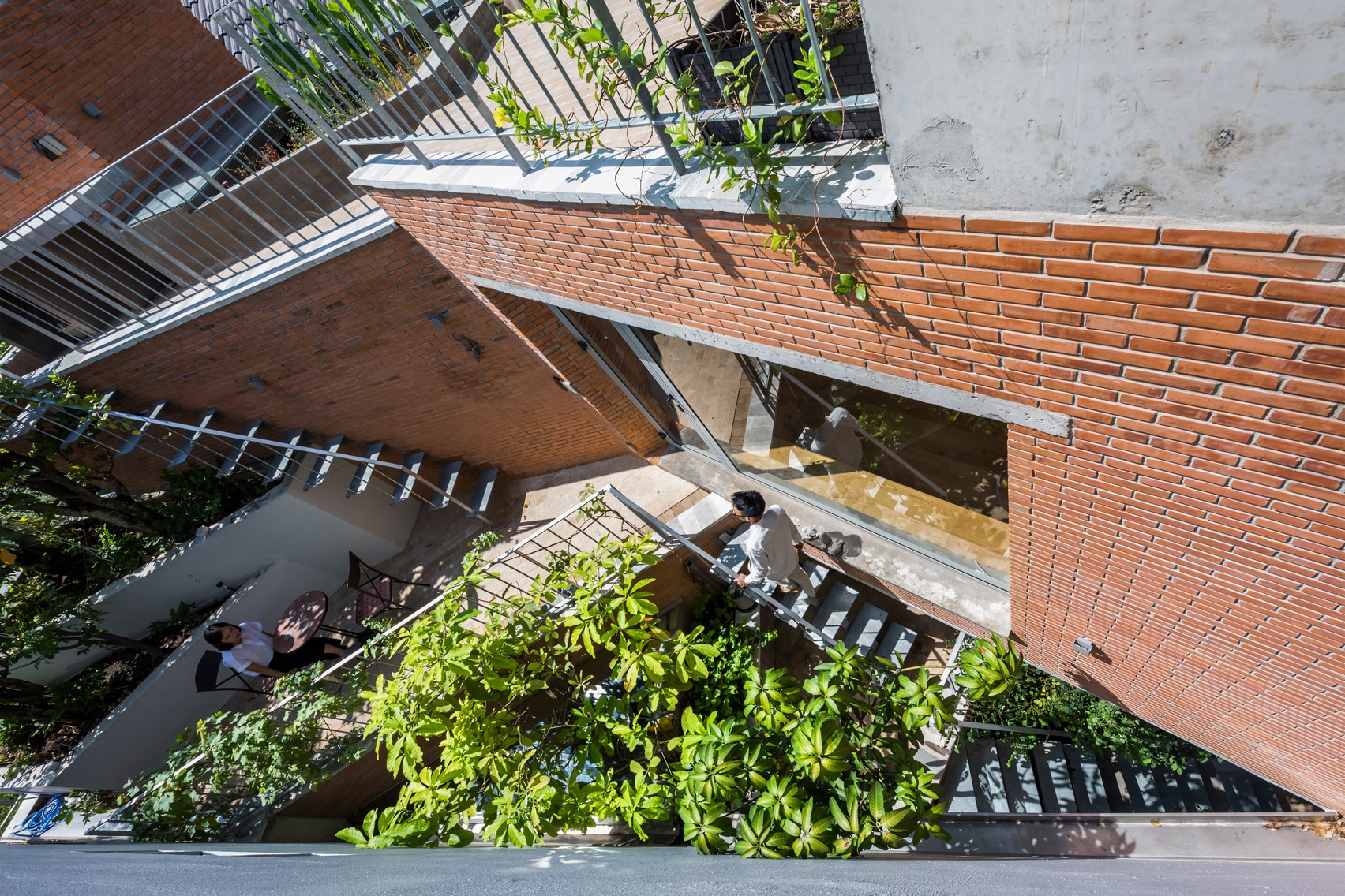 Nha so le co vuon dai tu mat dat len san thuong anh 8