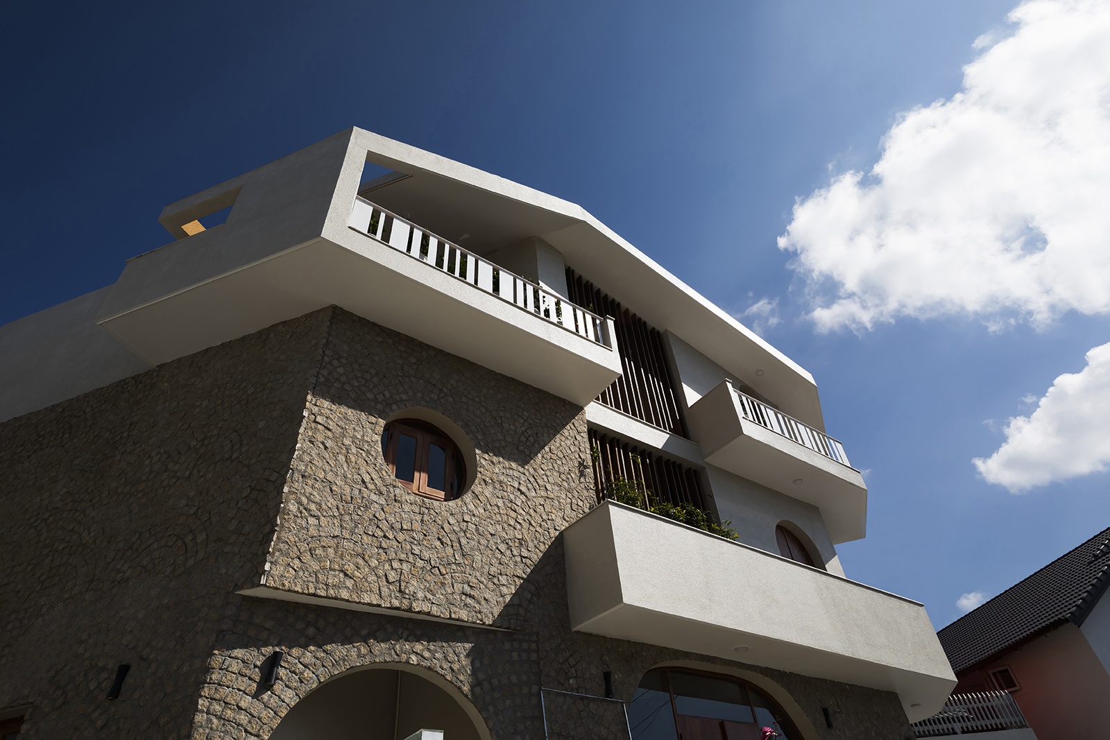 Ngoi nha co bang go tai Da Lat duoc cai tao lai hinh anh