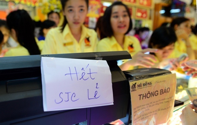 Vang quay dau giam nua trieu dong sau mot dem hinh anh