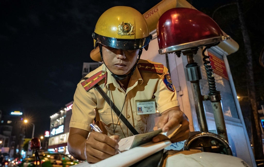 Tien phat do vi pham ve nong do con duoc dung the nao? hinh anh