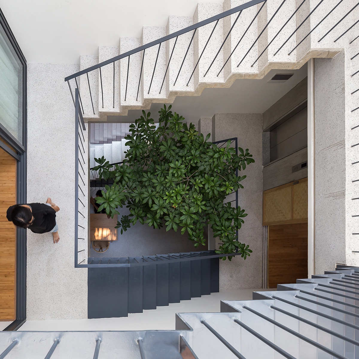 Ngoi nha voi thiet ke hai lop mat tien chong khoi bui o Ha Noi anh 16