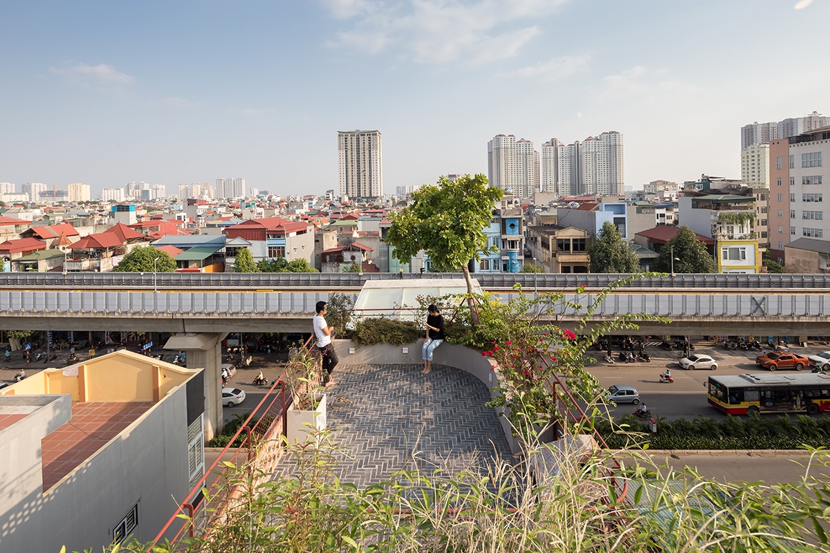 Ngoi nha voi thiet ke 2 lop mat tien chong khoi bui o Ha Noi hinh anh