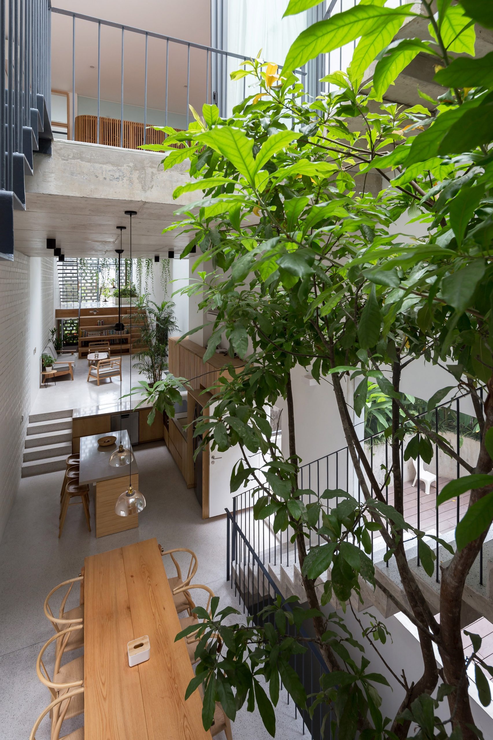 Ngoi nha voi thiet ke hai lop mat tien chong khoi bui o Ha Noi anh 6