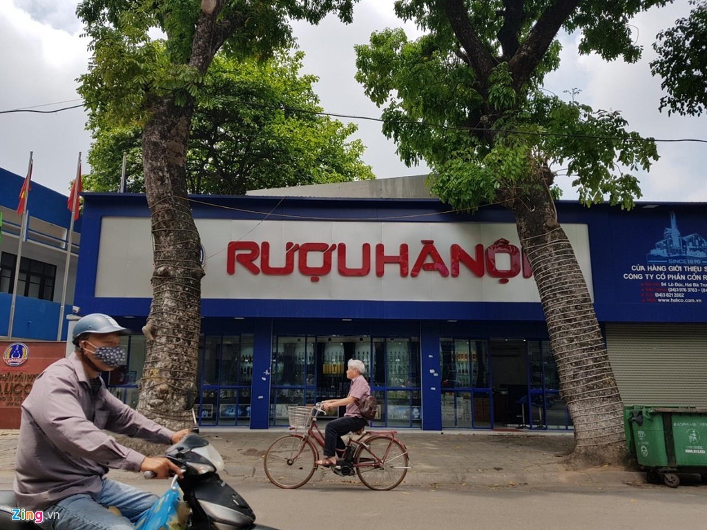 Hang san xuat ruou cua Ha Noi lo lon anh 1