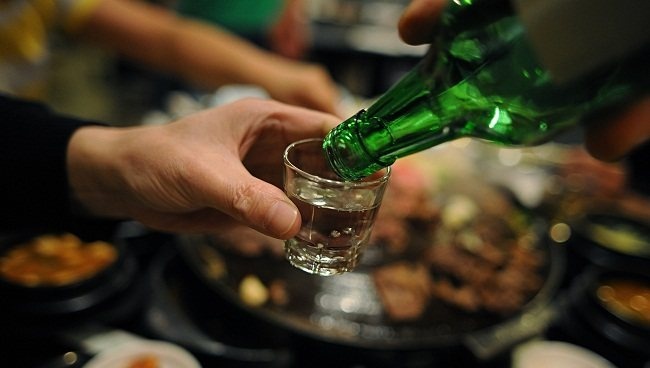 Hang san xuat ruou cua Ha Noi lo lon hinh anh