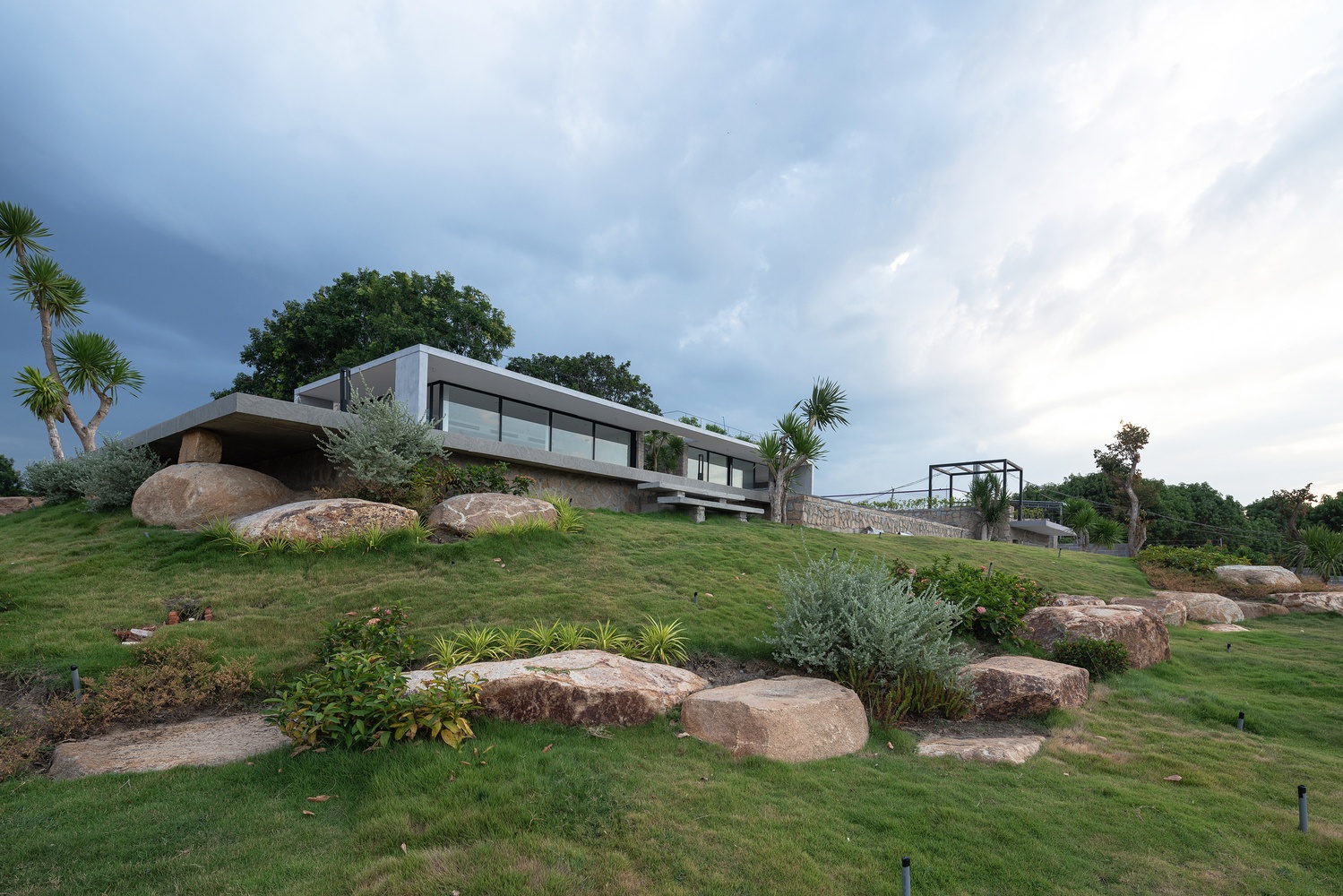 Can biet thu tren dinh doi trang trai rong 2 ha tai Khanh Hoa hinh anh