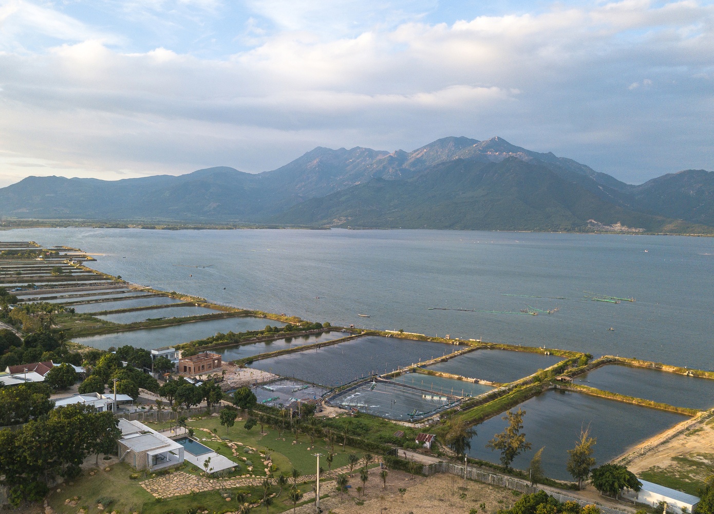 Can biet thu tren dinh doi trang trai rong 2 ha tai Khanh Hoa anh 2