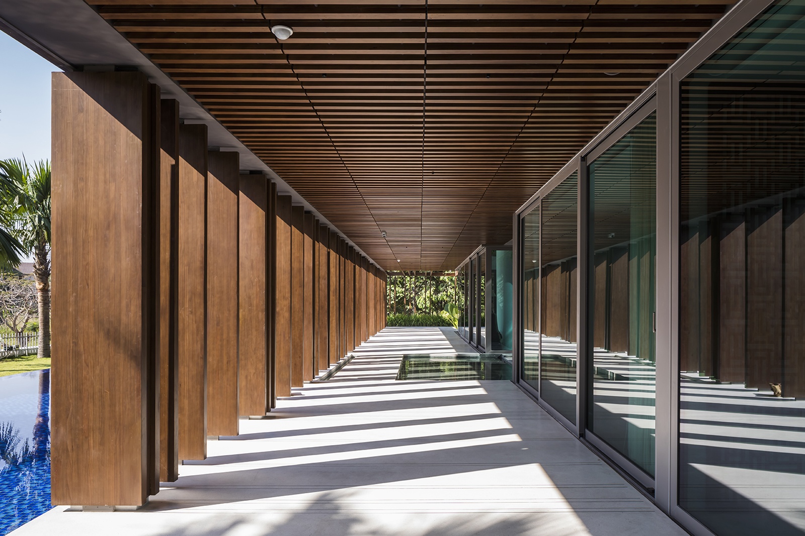 Biet thu cua chop tai khu nha giau TP.HCM anh 6