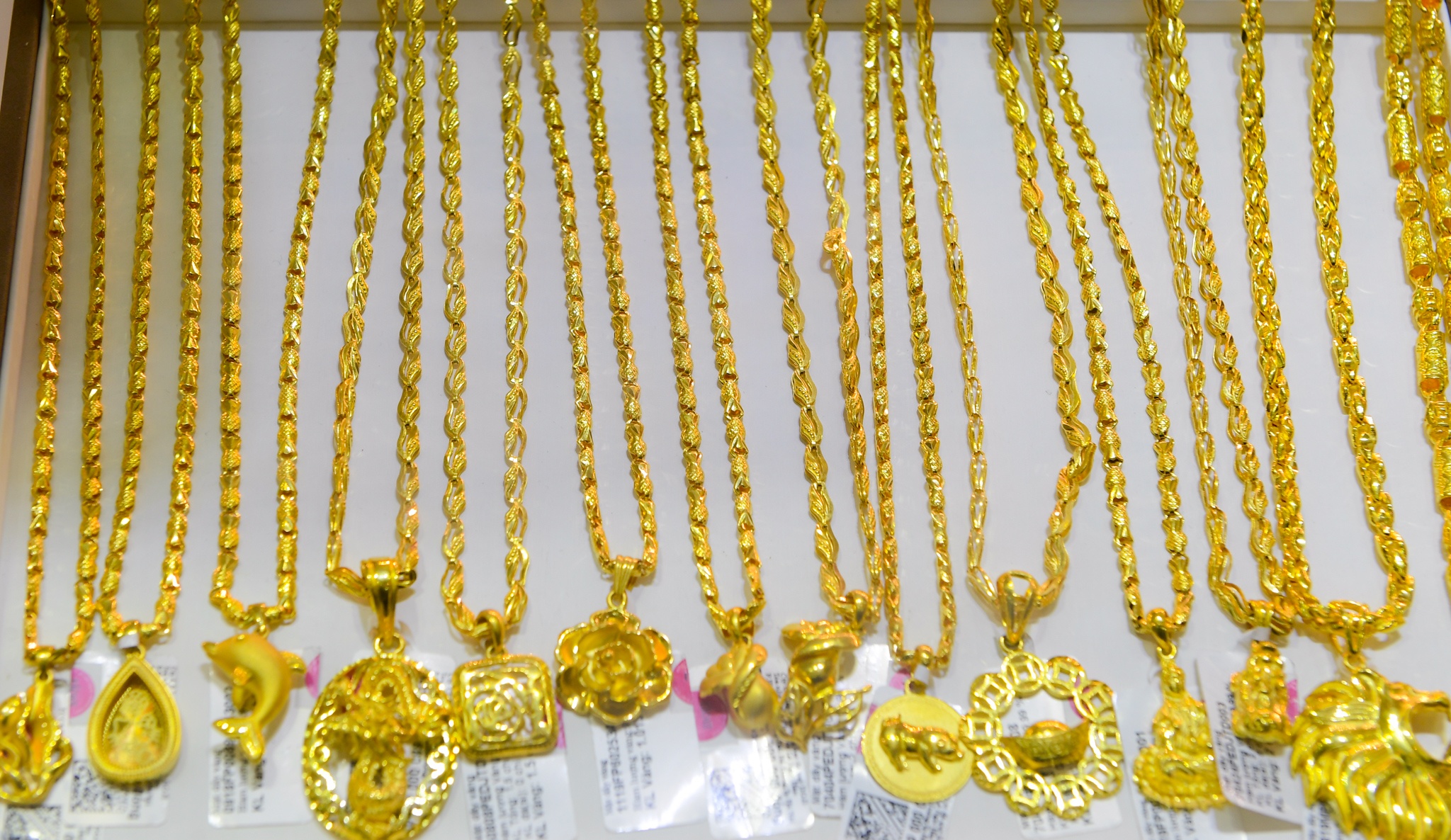 Gia vang tiep tuc giam, nguoi mua lo 1,7 trieu tu dau tuan hinh anh