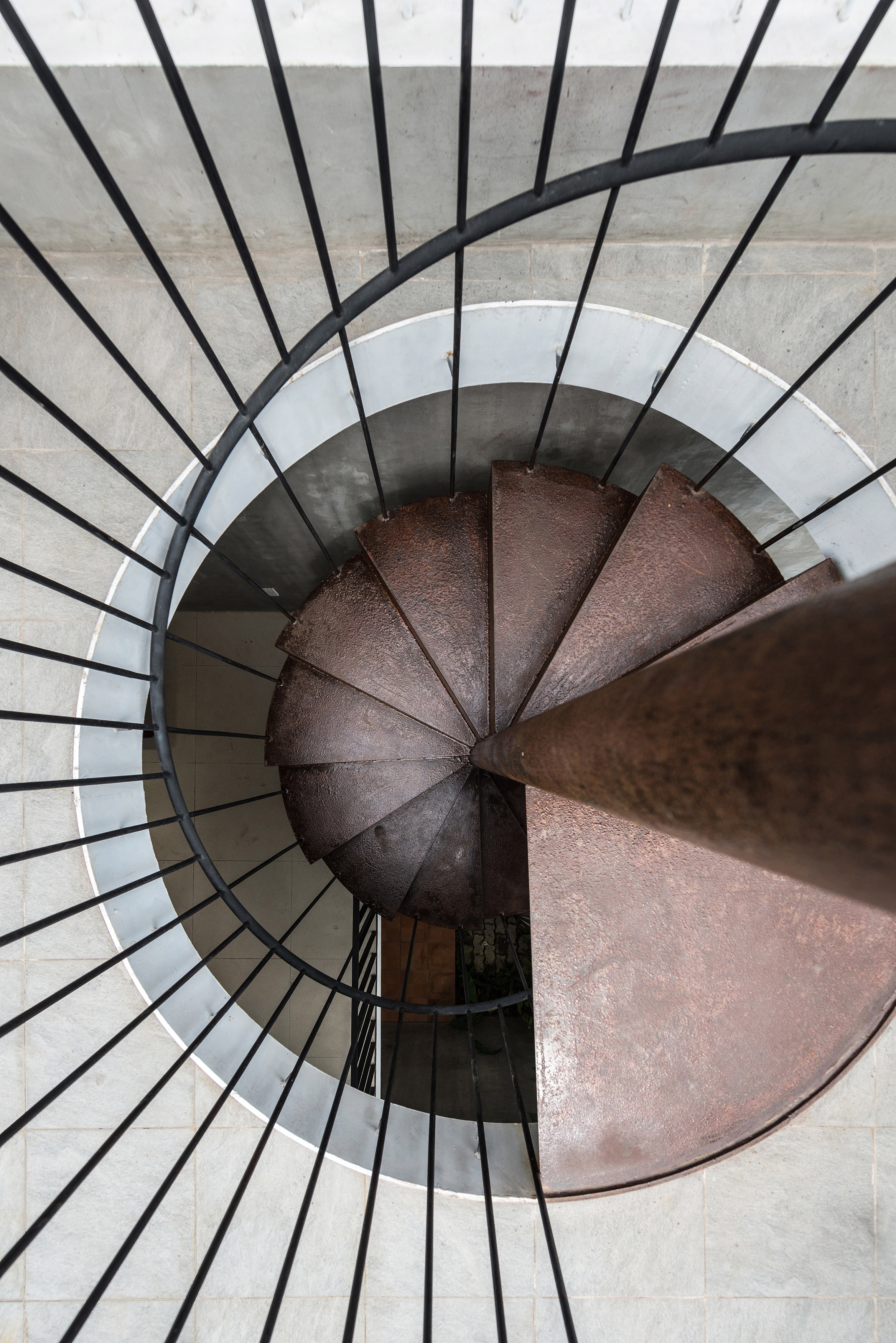 Ngoi nha voi khu vuon bi mat sau lop mat tien anh 11