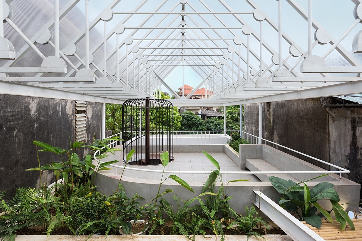 Ngoi nha voi khu vuon bi mat sau lop mat tien anh 14