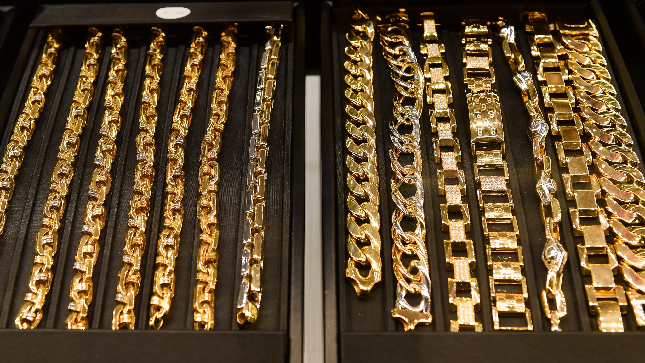 Vang the gioi cao nhat tu nam 2013, trong nuoc vuot 45 trieu hinh anh