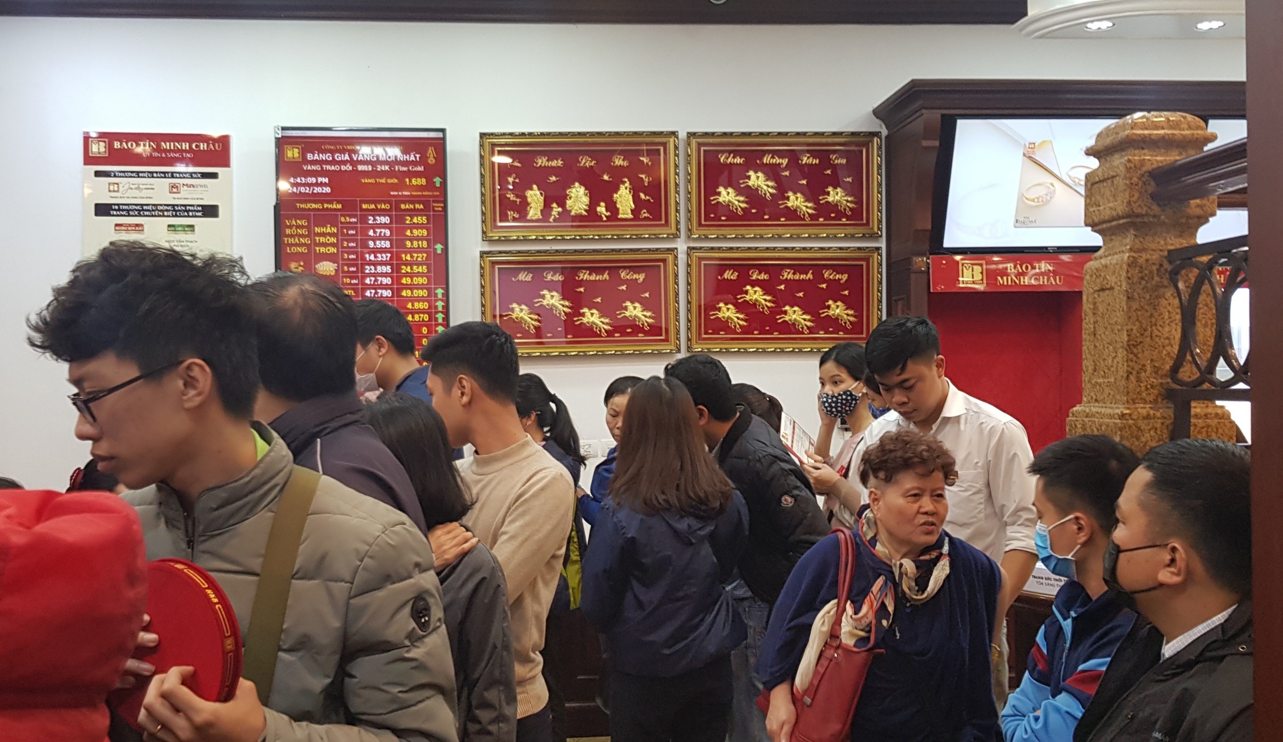 Gia vang lap dinh 49 trieu dong/luong anh 1