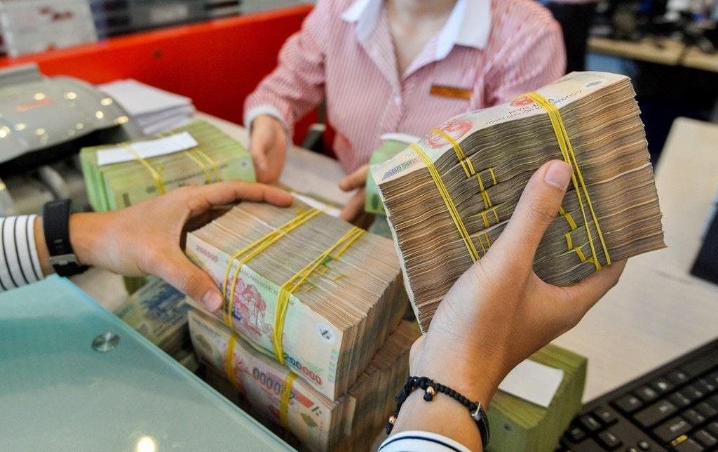Nhieu tien mat nen gui ngan hang nao lai cao? hinh anh