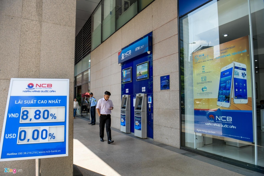 Lai suat tiet kiem giam,  nen gui tien vao dau? anh 1