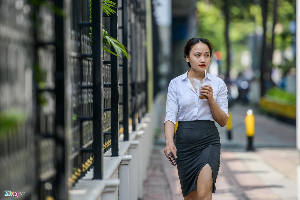 Ngan hang giam luong thuong vi Covid-19 anh 1