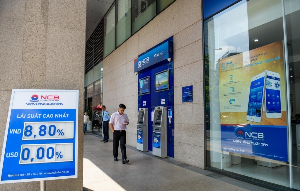 Lai suat tiet kiem giam manh hinh anh