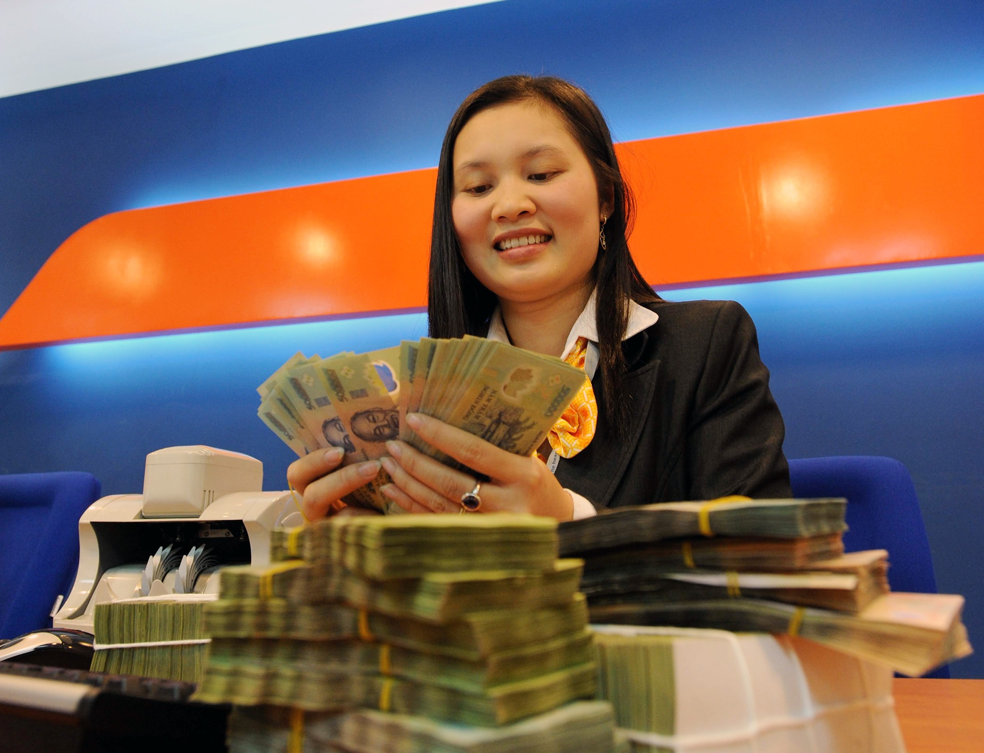 Loi nhuan ngan hang cho cao cho thap hinh anh