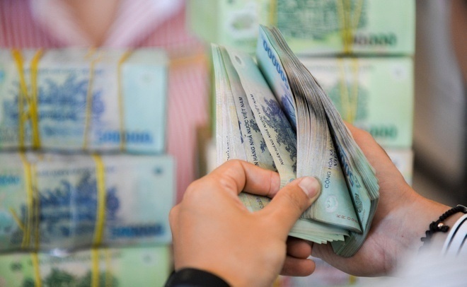 Vi sao cac ngan hang phai rut manh tien gui? hinh anh