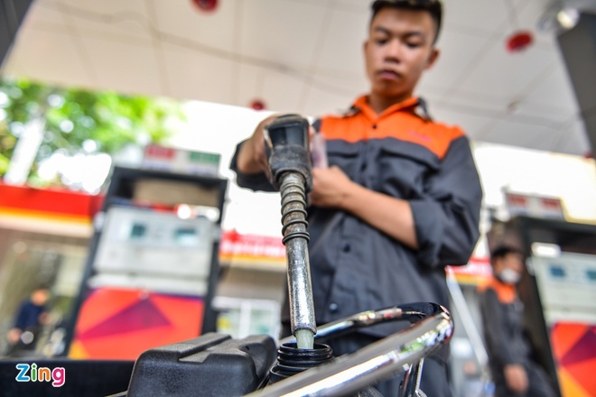 Gia xang dau thap ky luc,  nha san xuat,  phan phoi om lo nang anh 1