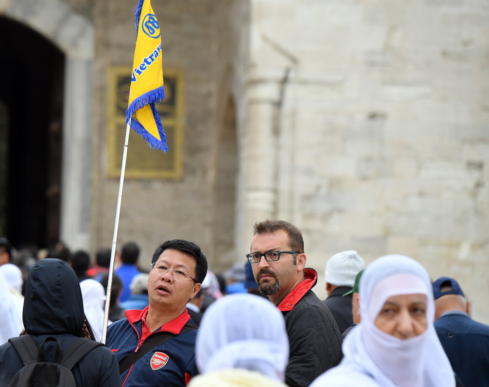 Doanh thu du lich giam mot nua, Vietravel lo nang hinh anh