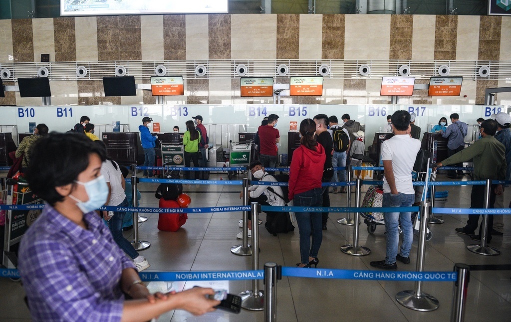 Chu chuoi cua hang do an, mien thue o san bay gap kho vi dich benh hinh anh