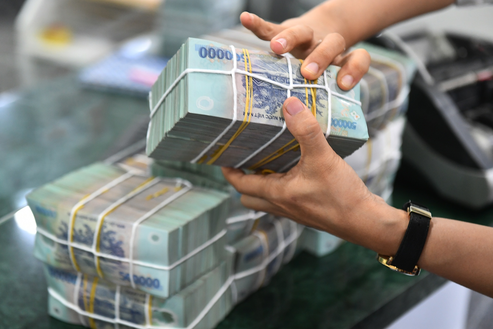 Nang giam tru gia canh len 11 trieu, luong bao nhieu phai dong thue? hinh anh