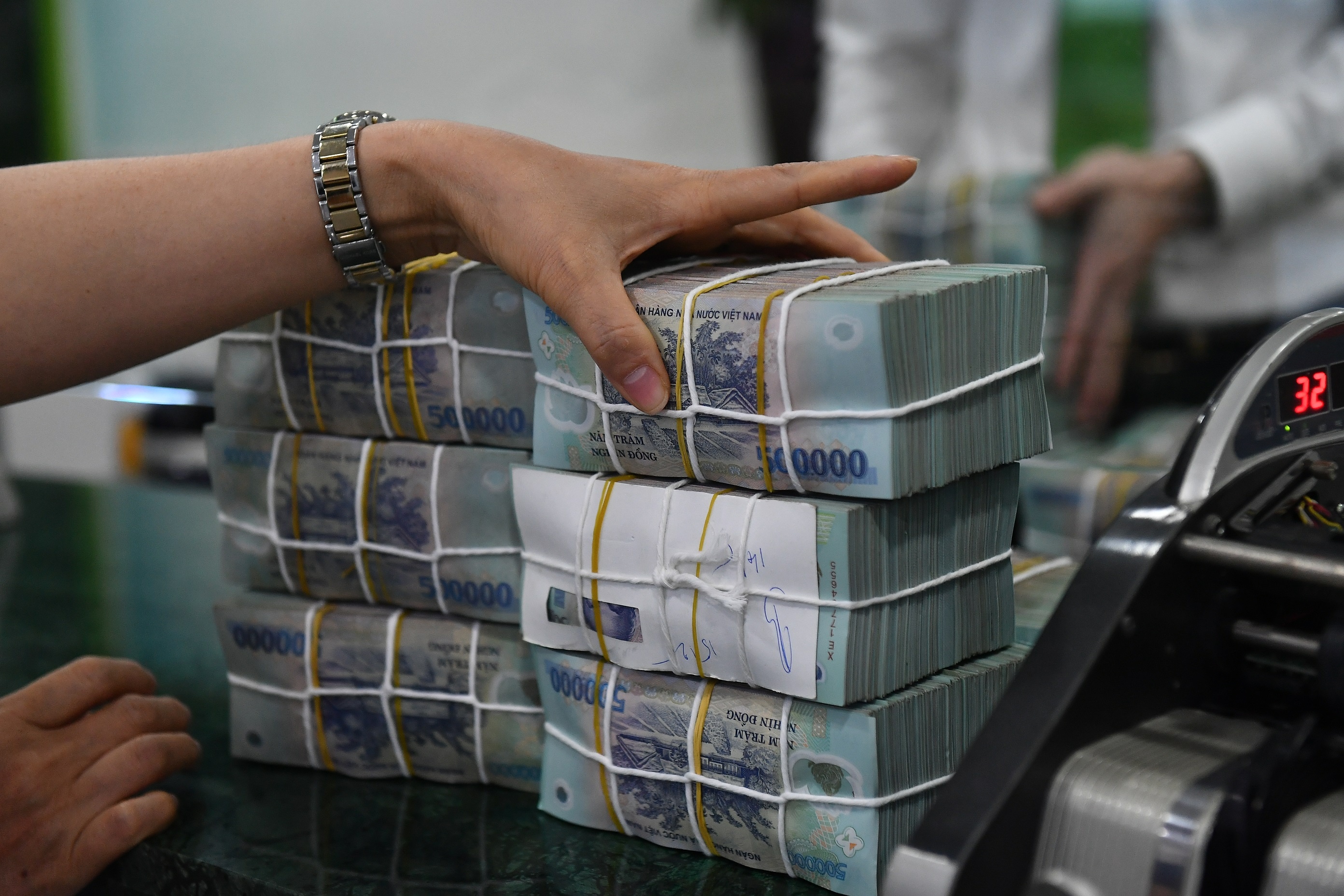 Tang truong tin dung 5 thang thap ky luc hinh anh