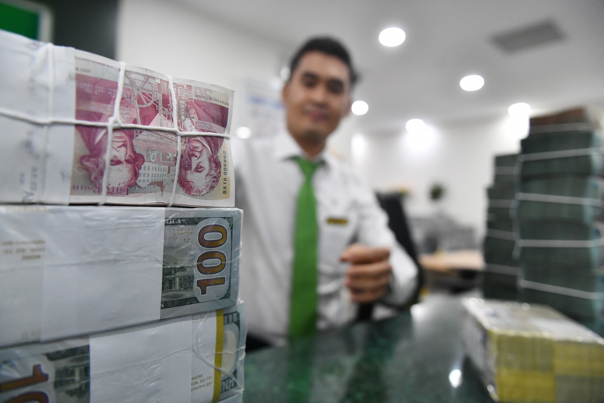 Gia USD xuong thap nhat 3 thang anh 2