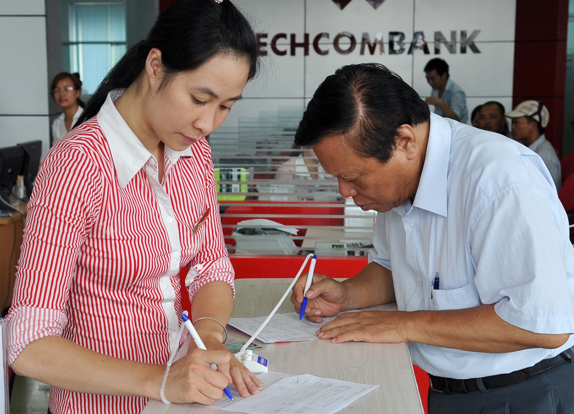 Techcombank ky vong lai gan 20.000 ty dong nam nay hinh anh