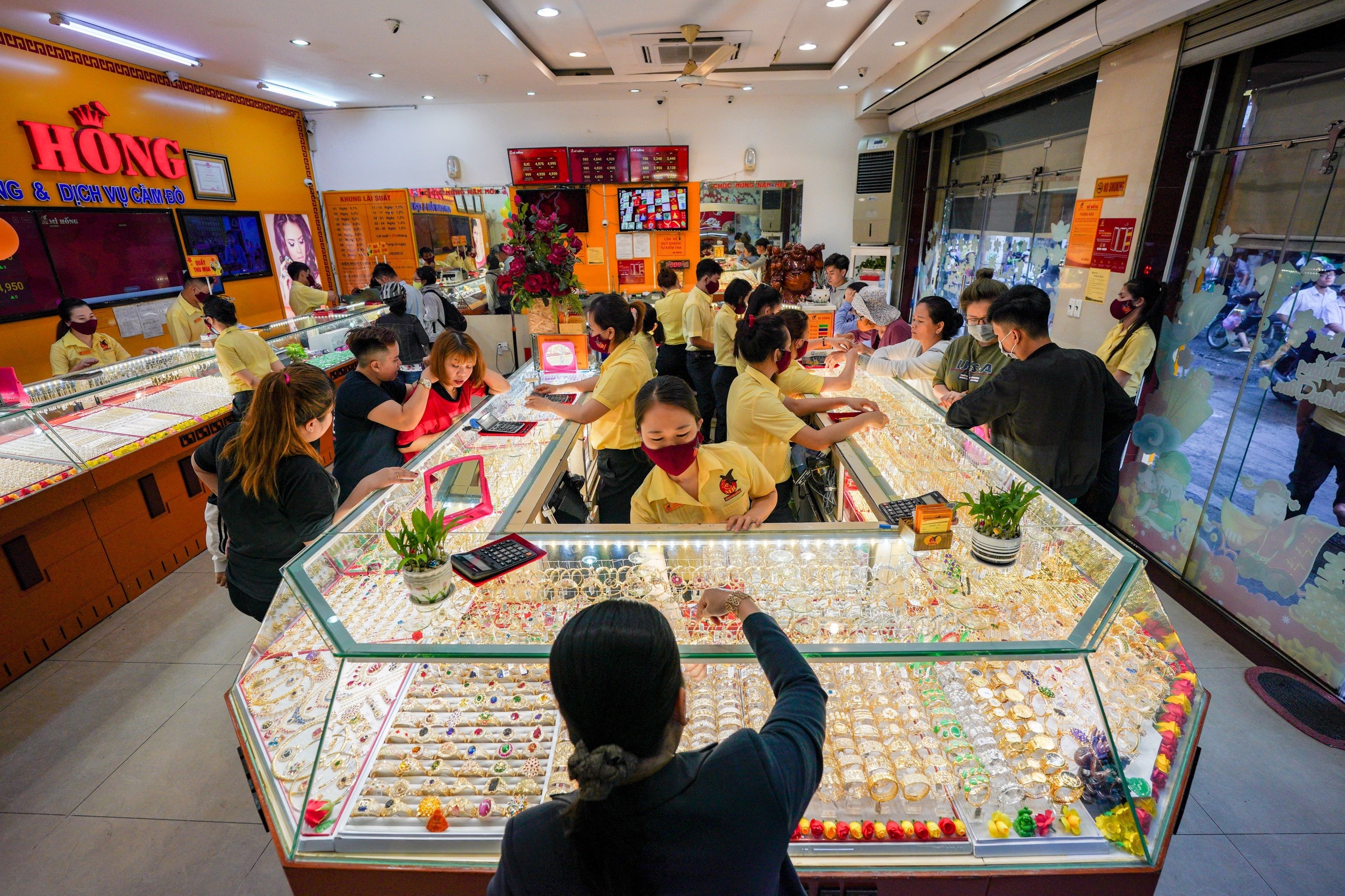 Co nen mua vang luc nay? hinh anh