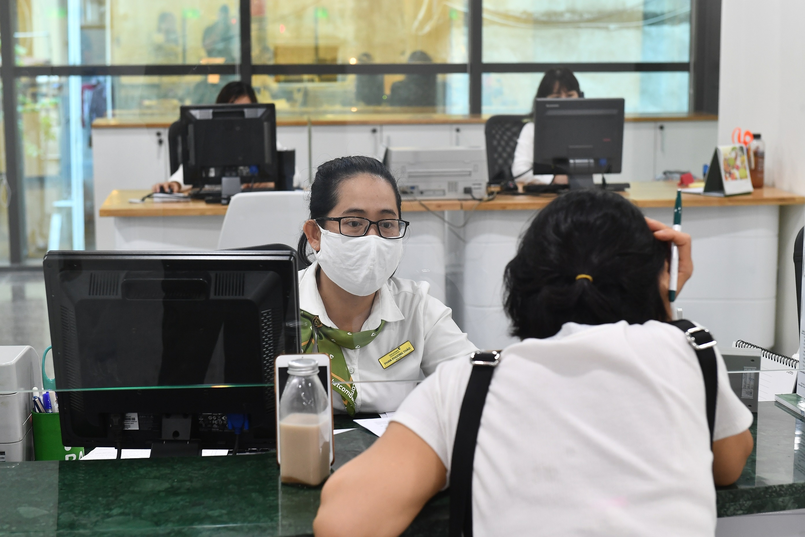 Tai khoan ngan hang eKYC khong duoc giao dich qua 100 trieu/thang hinh anh