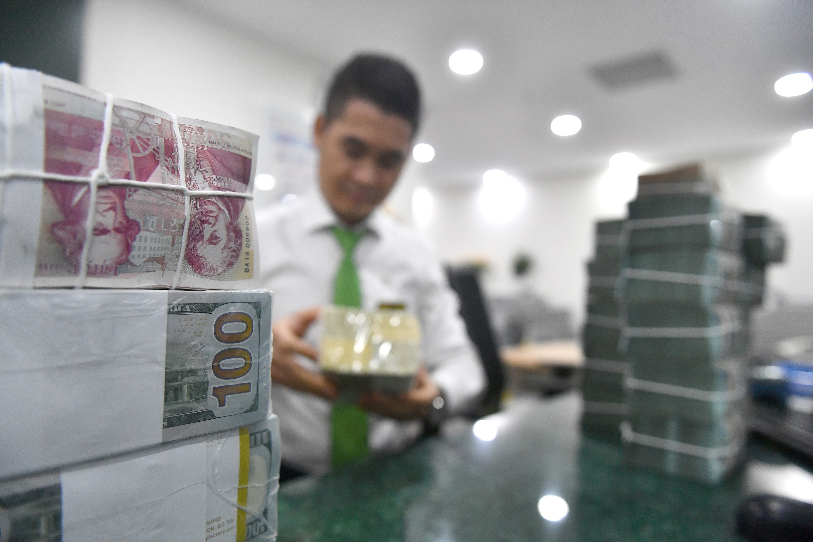 Vietcombank lai gan 10.000 ty quy I, muon nhan chuyen giao 1 ngan hang hinh anh