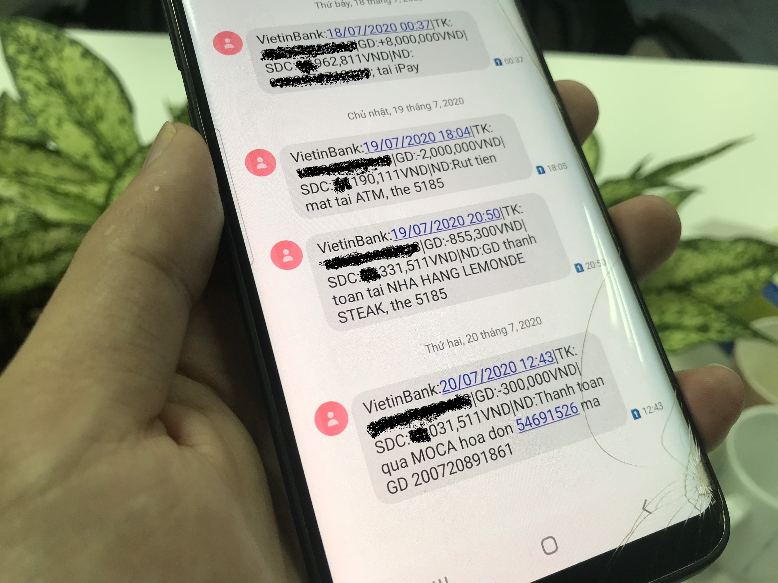 Ngan hang bu lo tram ty tien phi tin nhan hinh anh