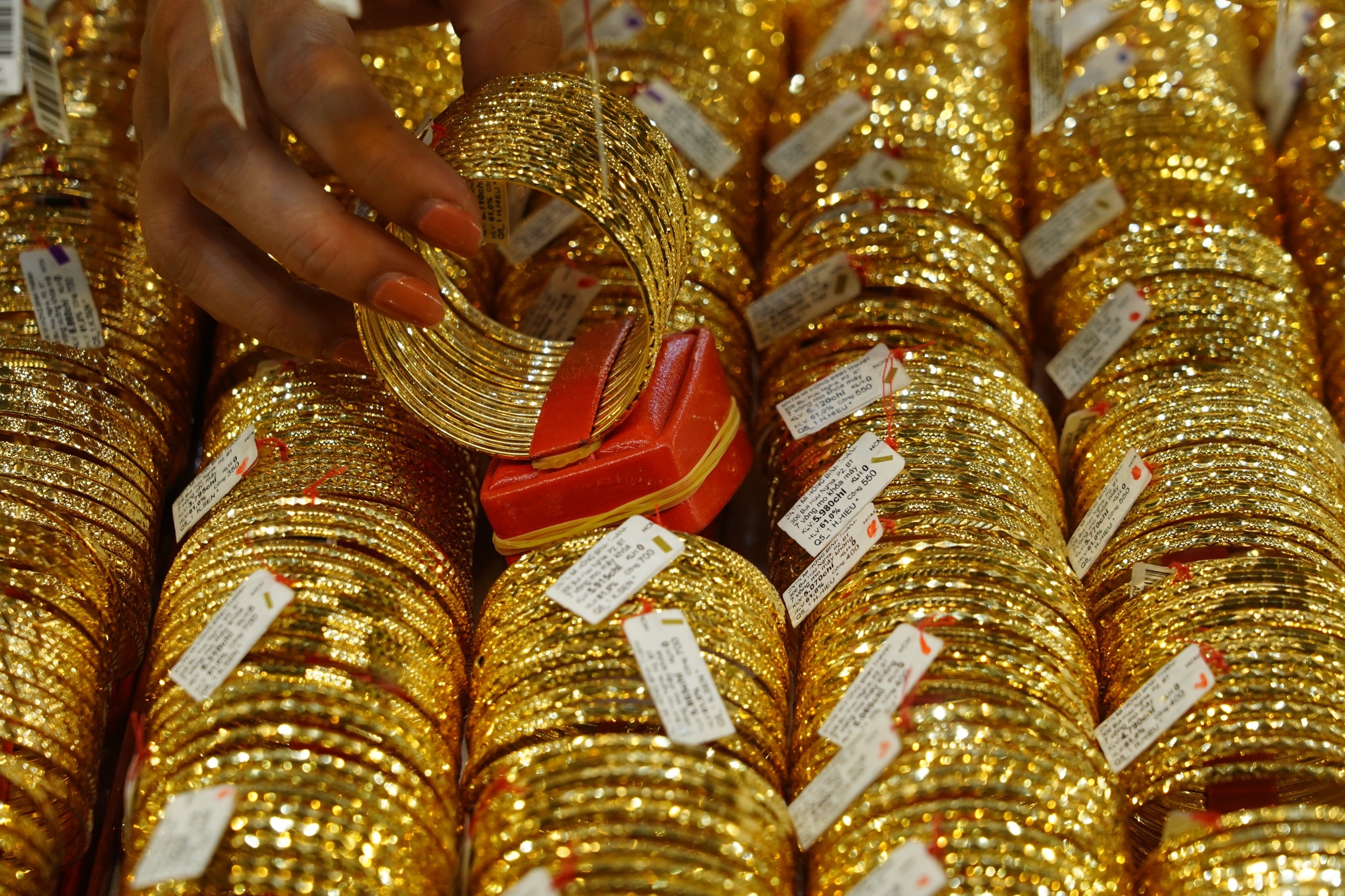 Gia vang trong nuoc giam tuan thu ba lien tiep hinh anh