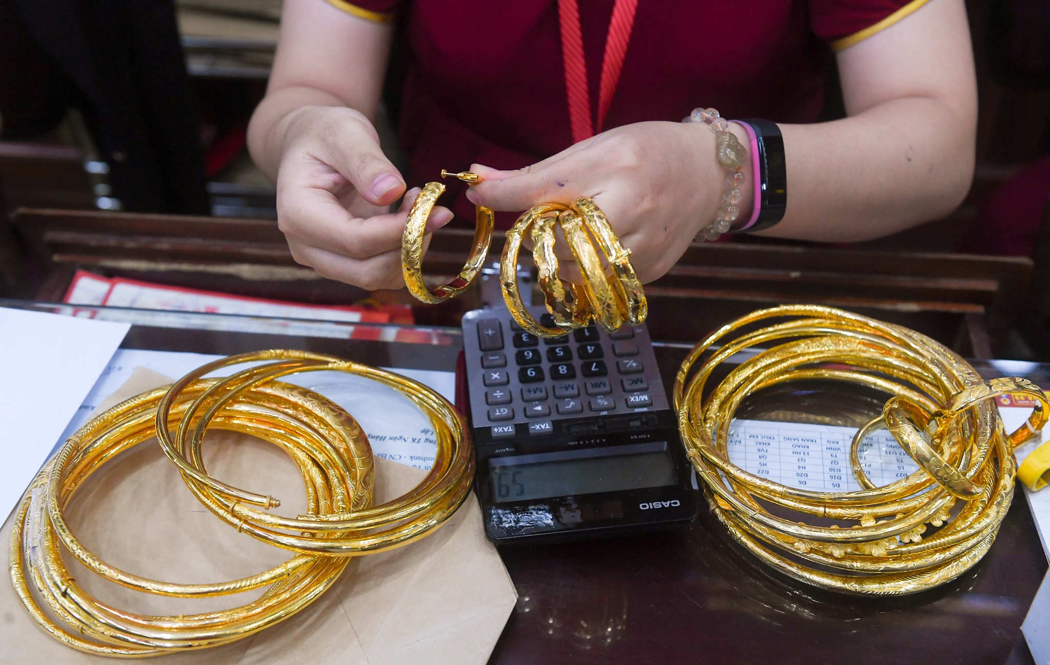 Gia vang giam them hon 2 trieu dong/luong hinh anh