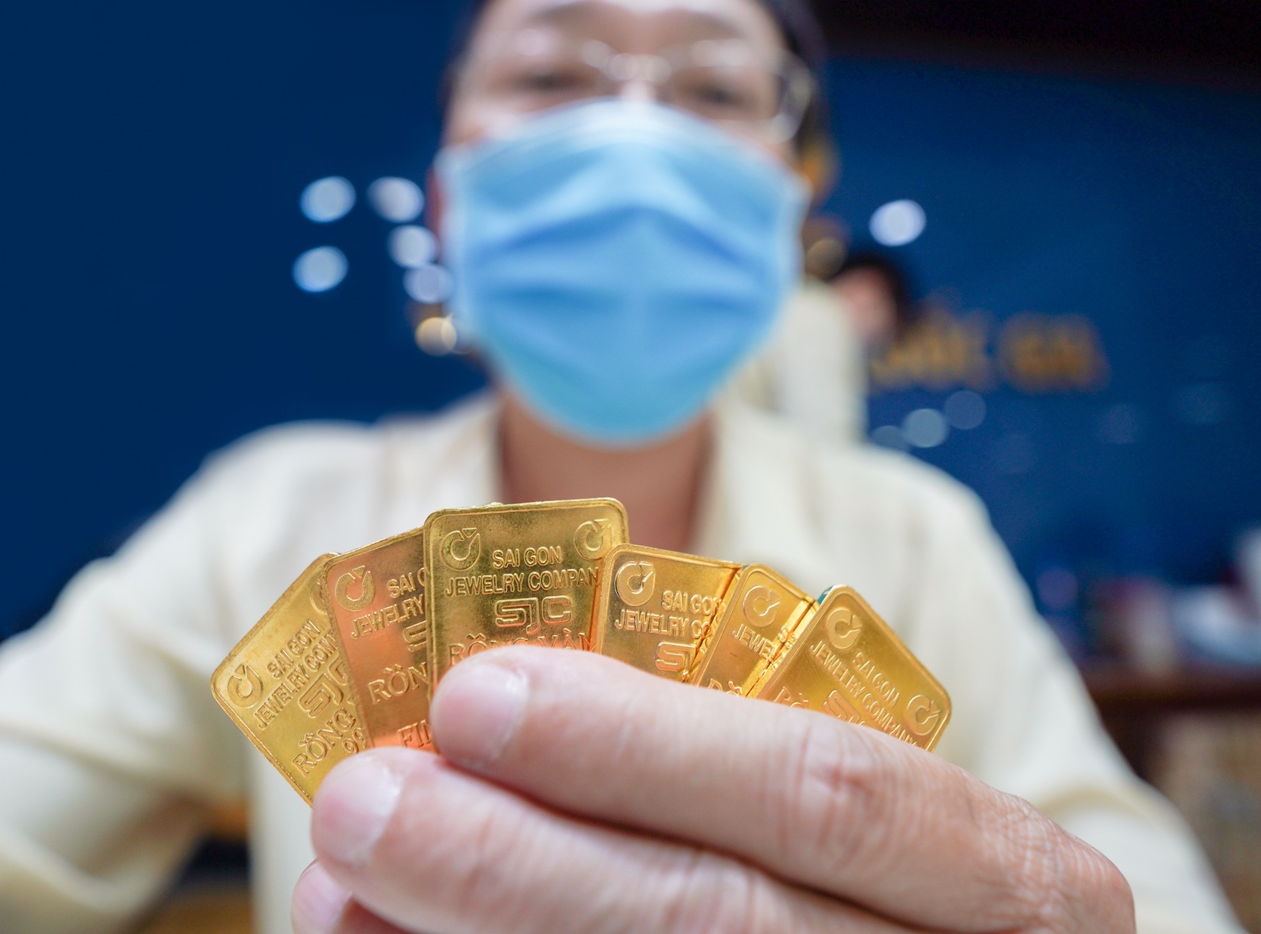 Gia vang trong nuoc dat hon the gioi 3 trieu dong hinh anh