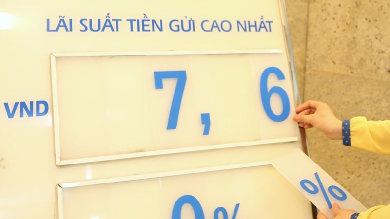 Lai suat tien gui co the giam them vao cuoi nam hinh anh