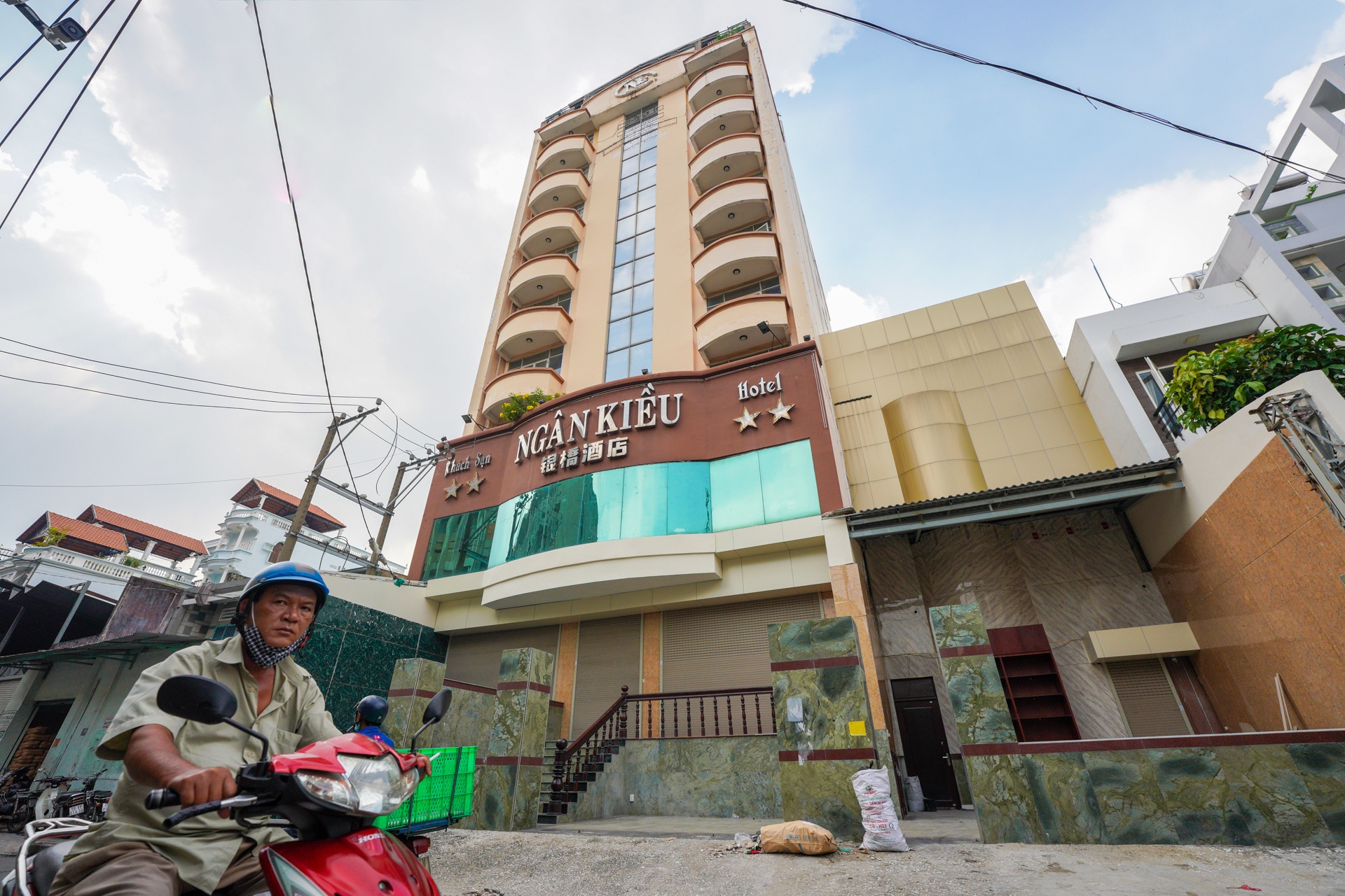 Ngan hang thanh ly khach san anh 1