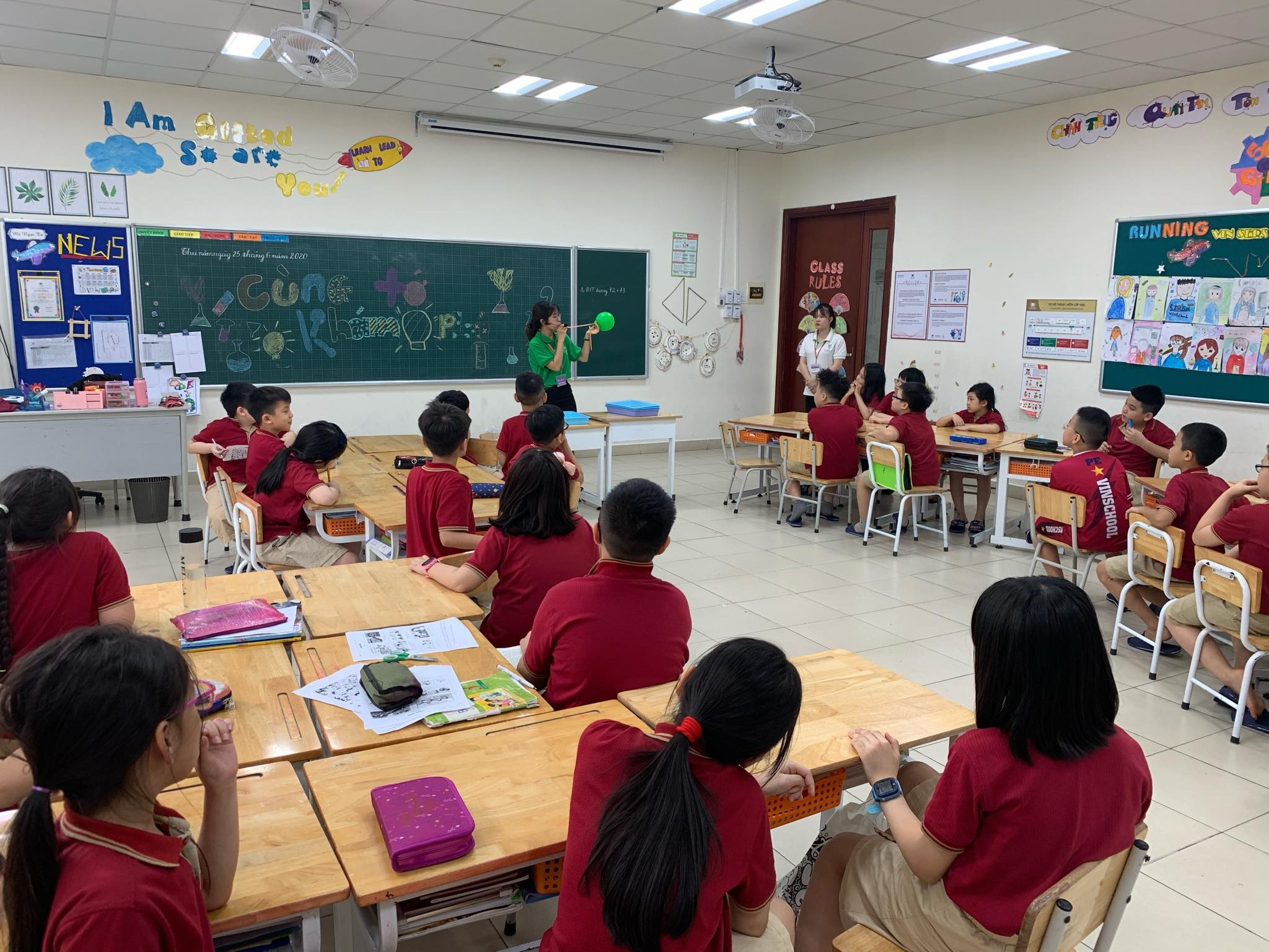 Vingroup muon ban Vinschool va Vinmec anh 1