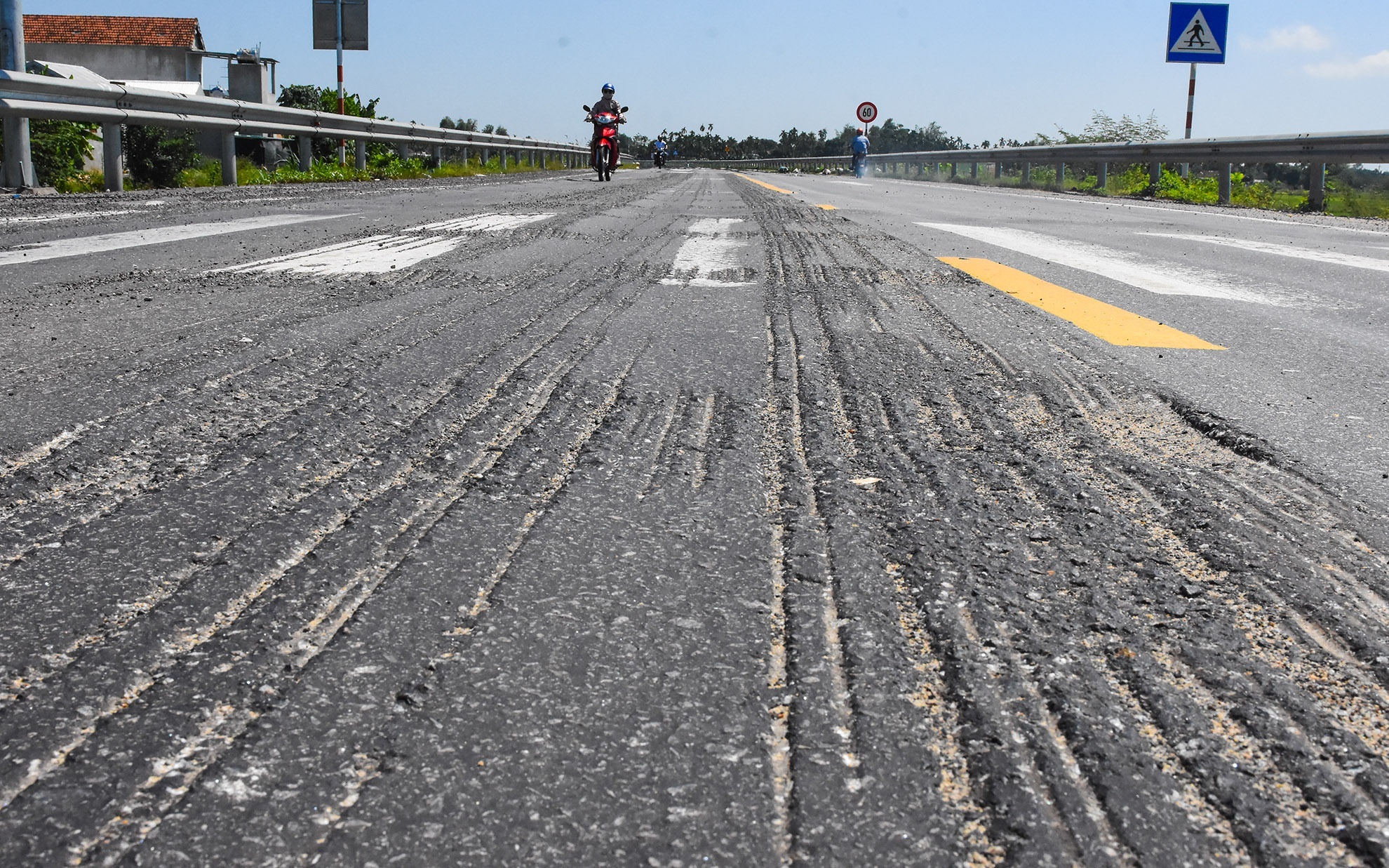 Mot km duong cao toc ton 830 trieu dong bao tri moi nam hinh anh