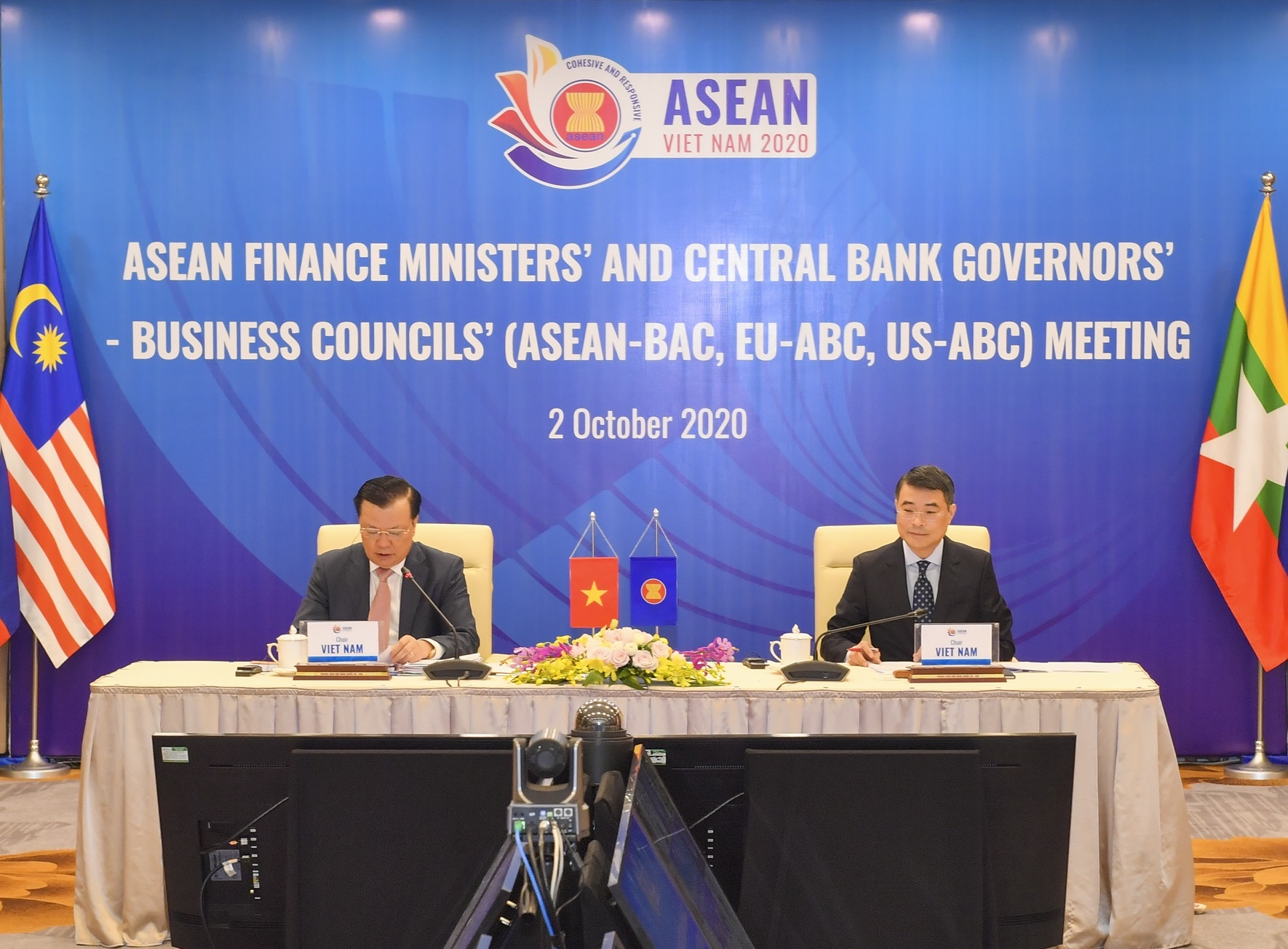 Cac Bo truong Tai chinh va Thong doc ASEAN thong qua tuyen bo chung hinh anh