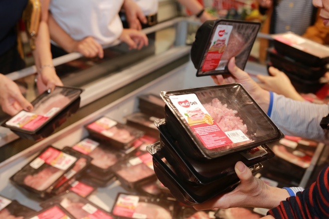 Dai gia thit lon lan san thi truong thit ga hinh anh