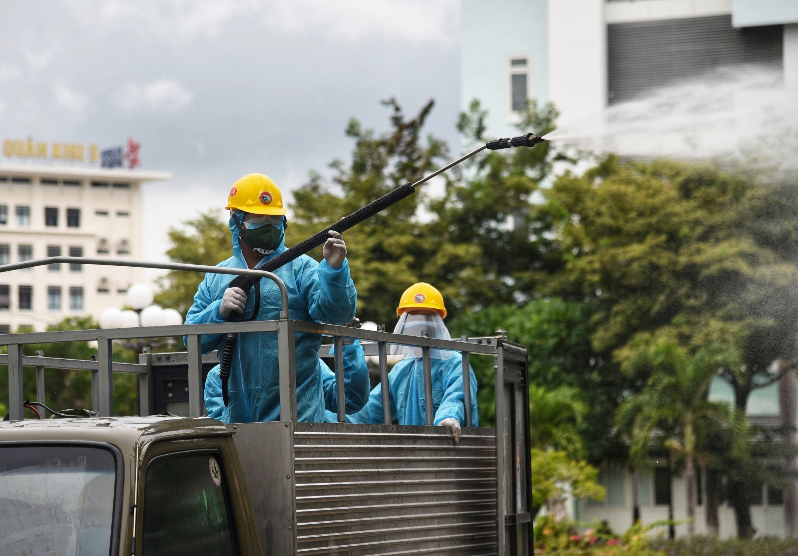 Chi gan 18.000 ty dong tien ngan sach phong chong Covid-19 anh 1