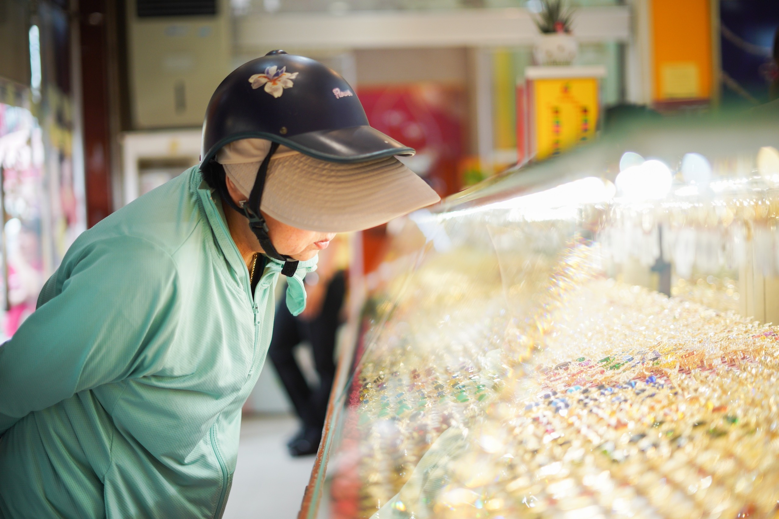 Vang mieng rot gia manh sau mot dem hinh anh