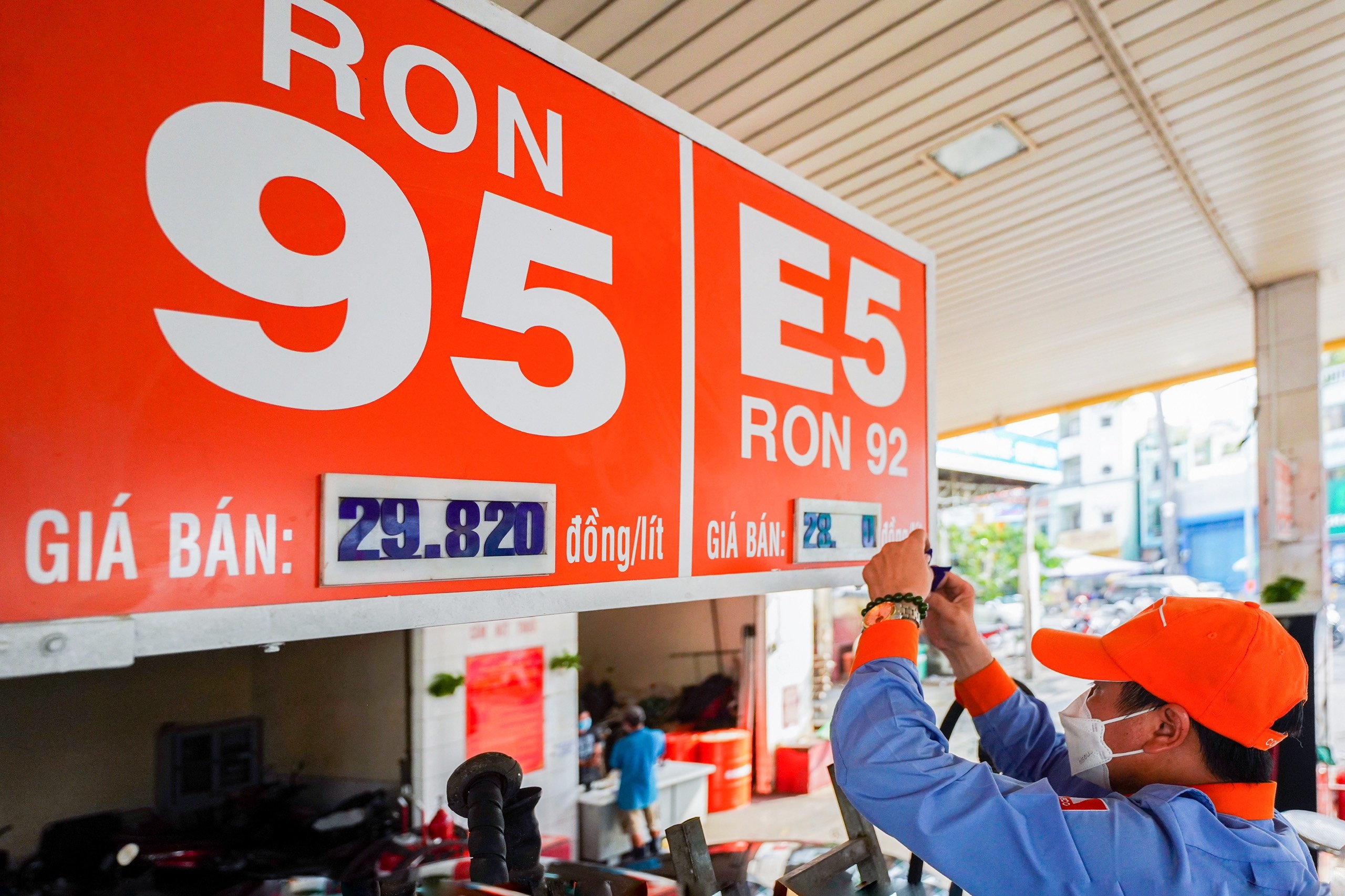 Doanh nghiep dau moi xang dau se duoc tang han muc tin dung hinh anh