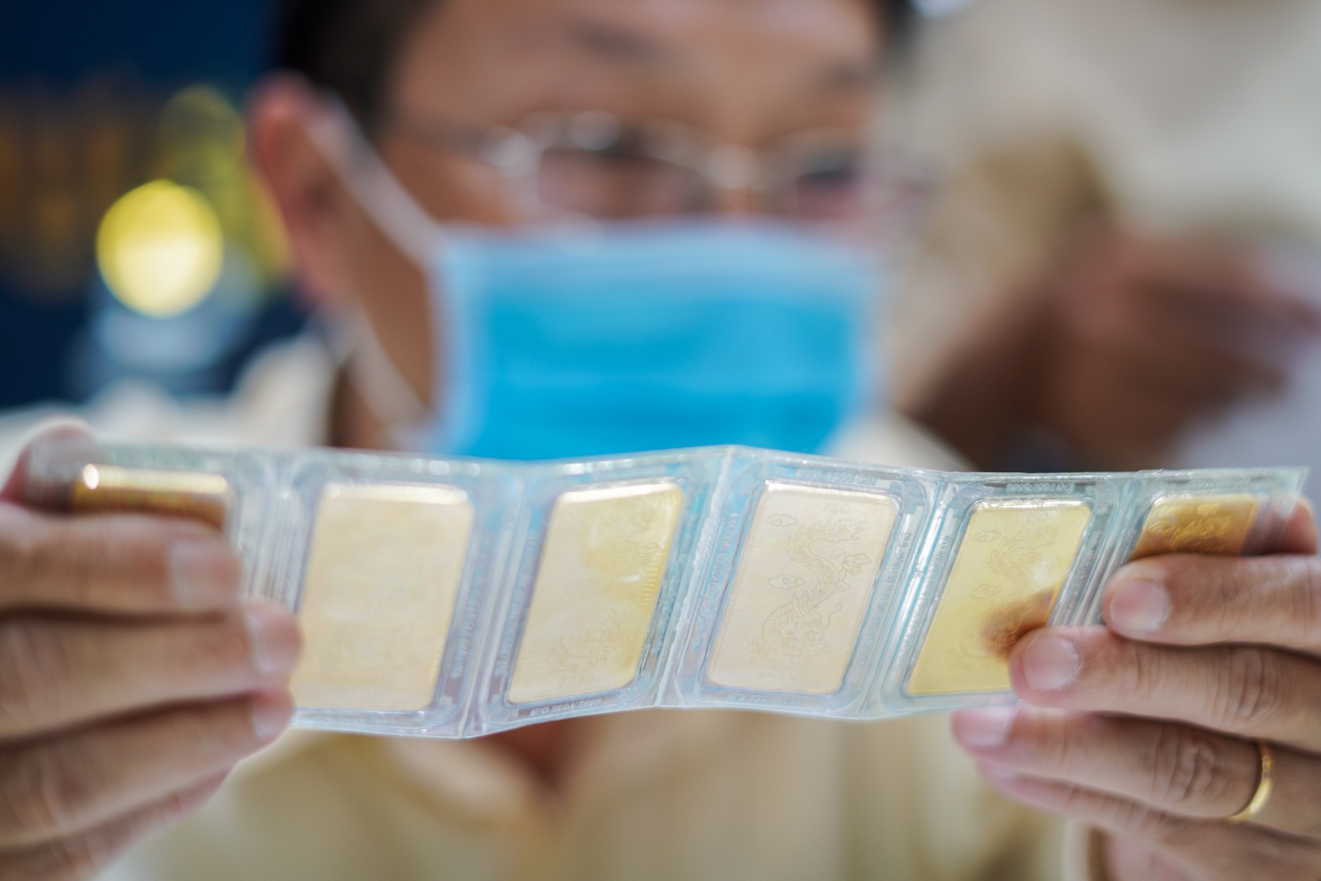 Gia vang giam phien thu 5 lien tiep hinh anh