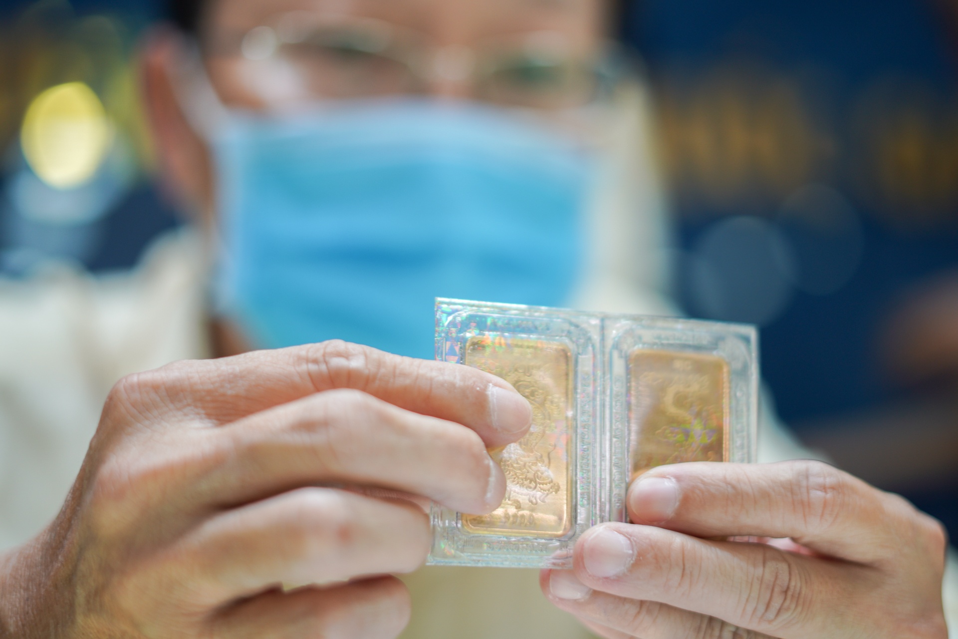 Gia vang kho tro lai vung 70 trieu dong hinh anh