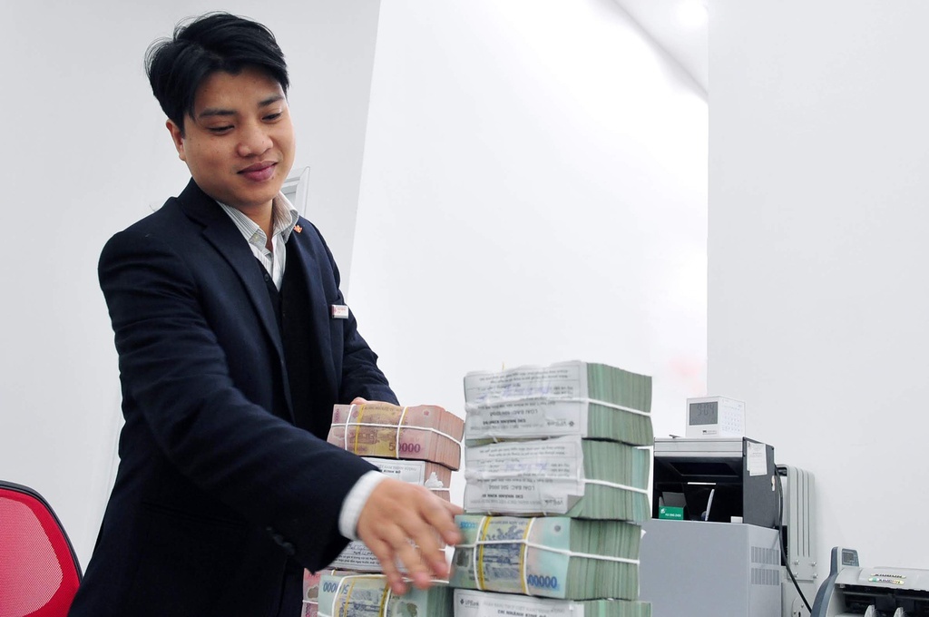 Nhan vien Agribank bi giam luong,  thuong? anh 1