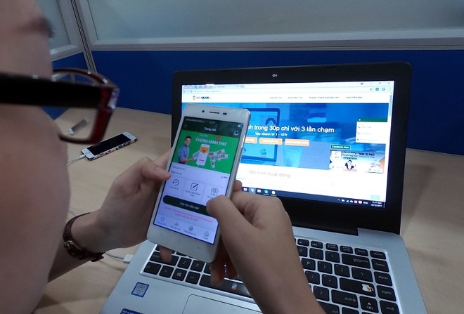 Lua dao dich vu ngan hang anh 1